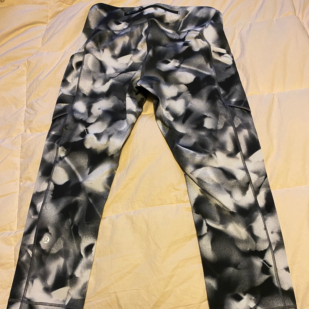 Lululemon Speed-up crop size 6 Like New